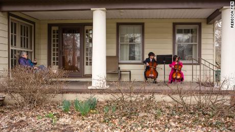 These photographers are spreading joy to people impacted by coronavirus by taking portraits at their doorsteps 1