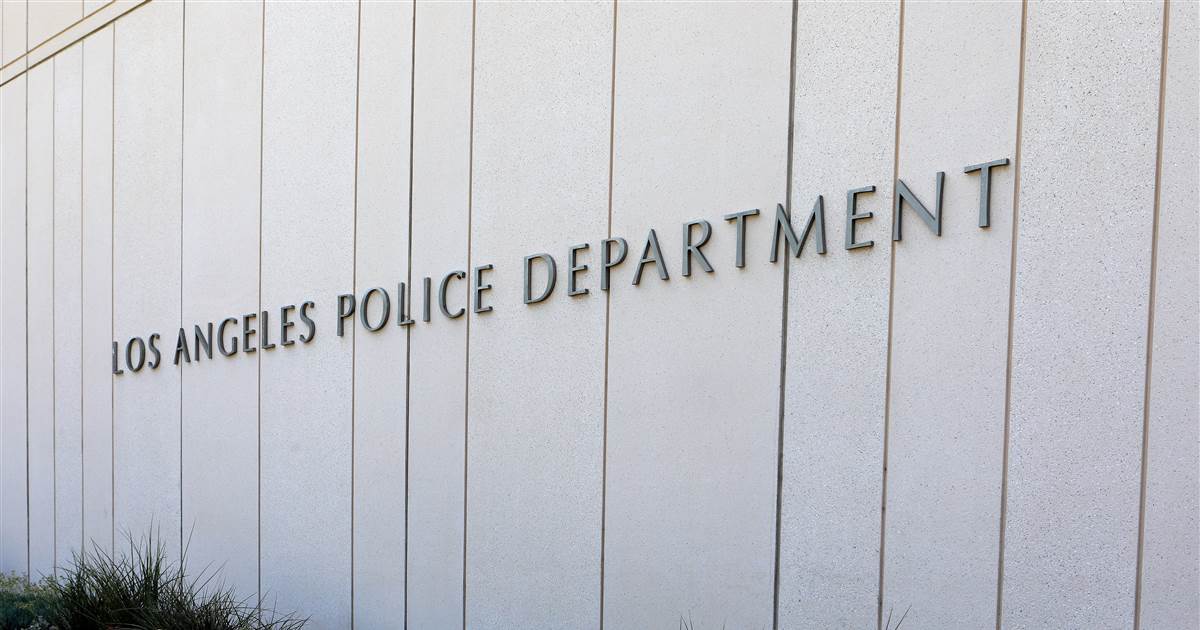 L.A. police could start 12-hour shifts, raising COVID-19 fears among rank and file 1