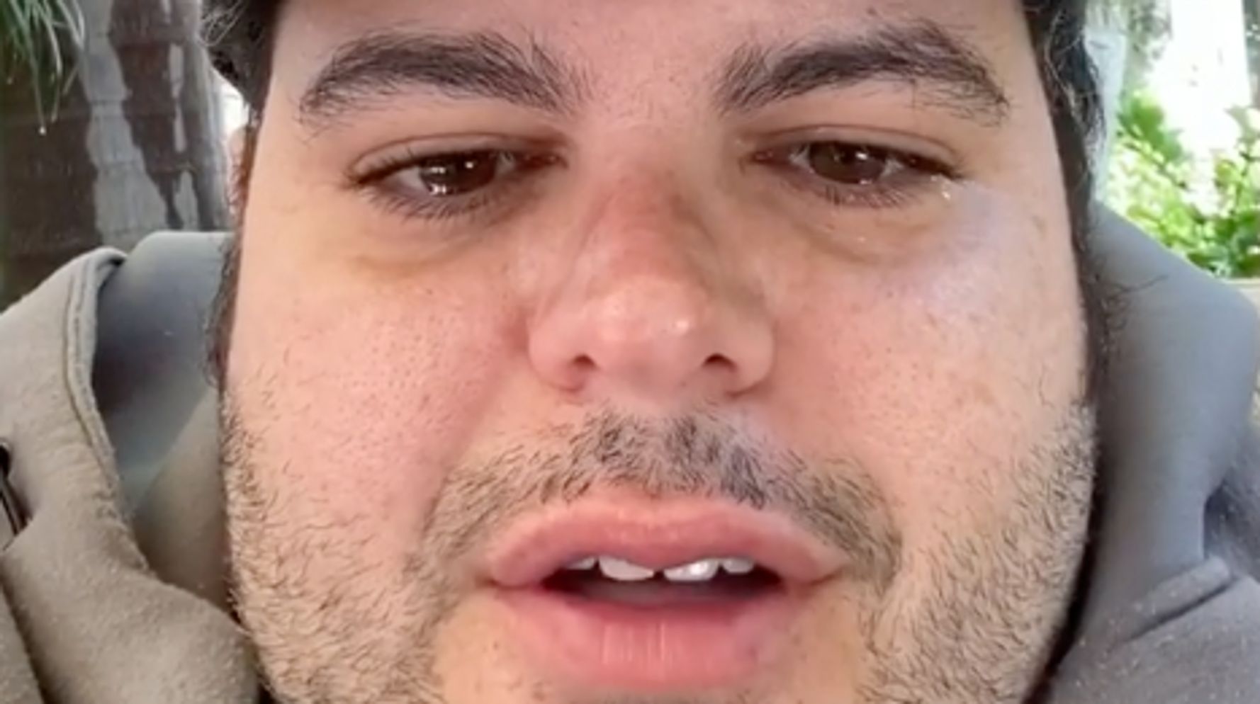 Josh Gad Tears Up In Emotional Video About Coronavirus: ‘It’s OK To Cry’ 1