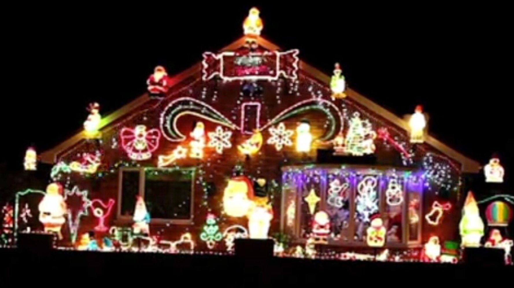 Christmas Lights Are Back: People Try To Brighten Spirits Amid Coronavirus Fear 1