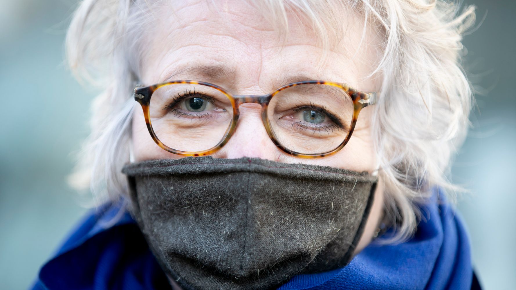 How To Make A Coronavirus Face Mask That Requires Absolutely No Sewing 1