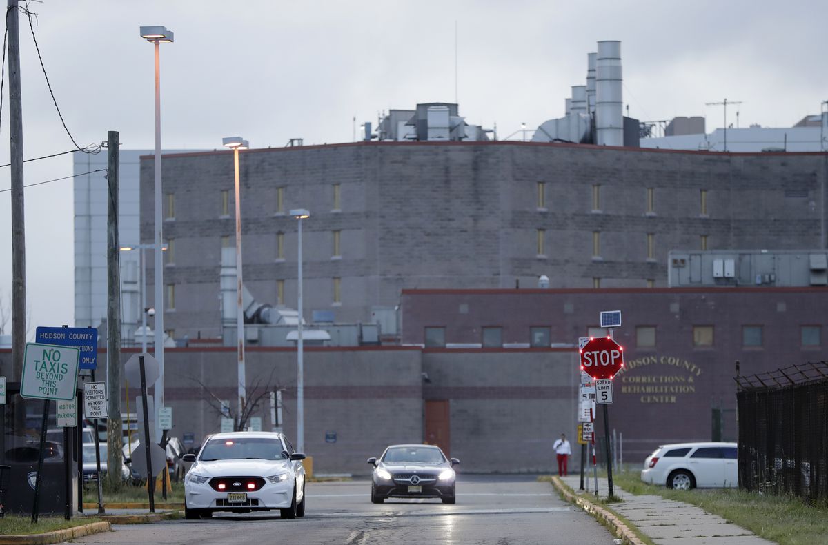 Immigrant describes shoddy efforts to fight coronavirus at ICE jail 1