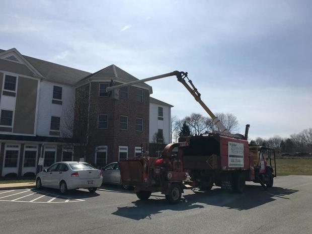Man uses bucket truck to visit mom amid coronavirus pandemic 1