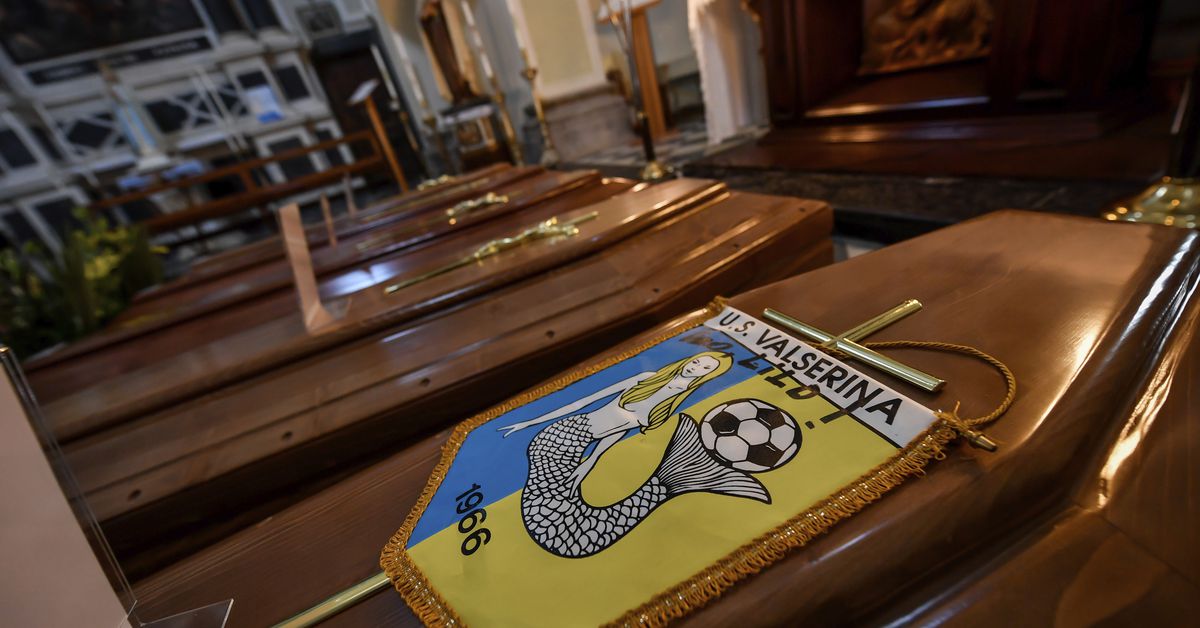 Italy announces nearly 800 coronavirus deaths in single day; New York scrambling for more hospital beds 1 Italy announces nearly 800 coronavirus deaths in single day; New York scrambling for more hospital beds 1