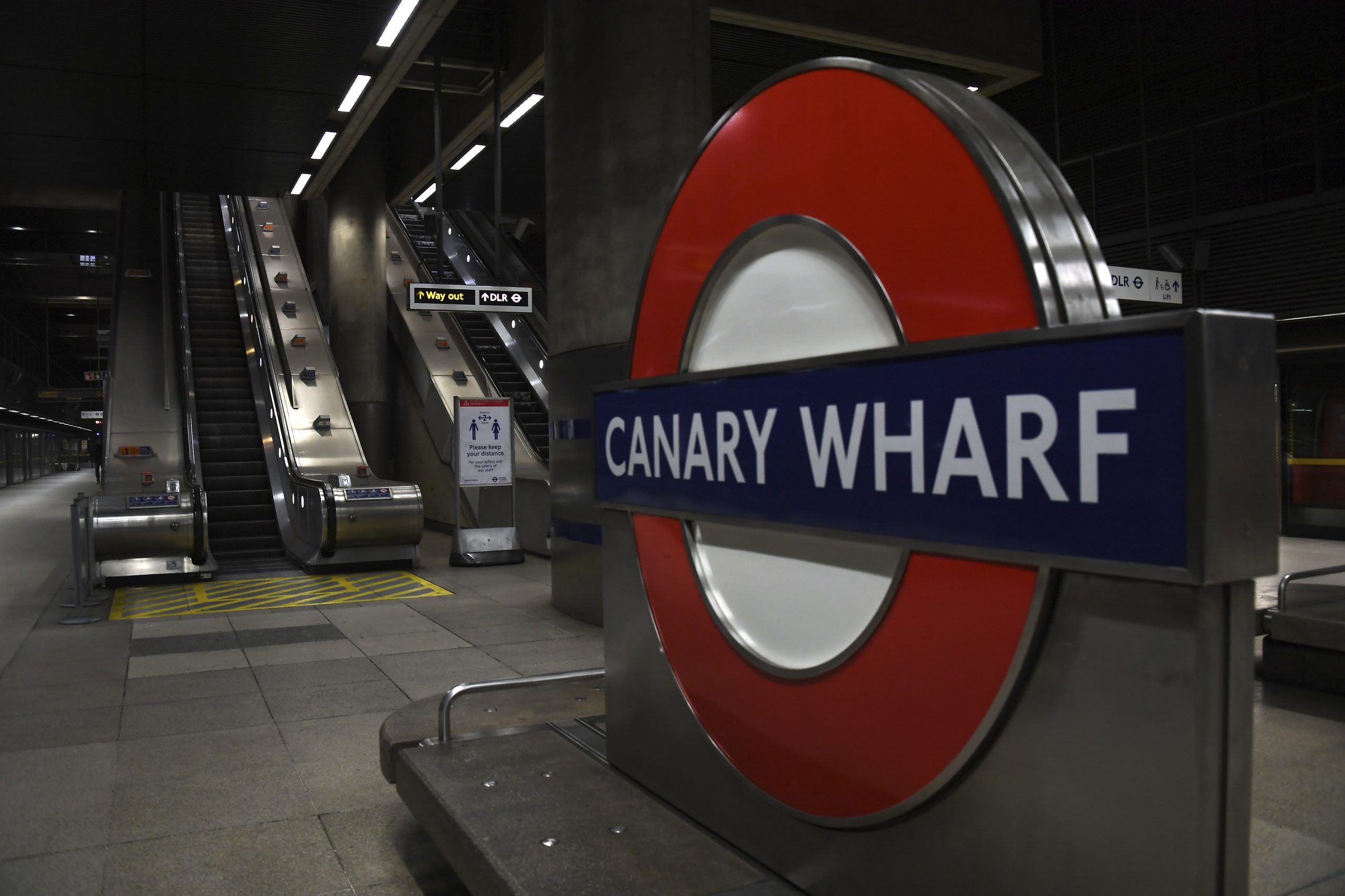 London’s mayor issues coronavirus warning after pictures of crowded subway cars emerge despite lockdown 1