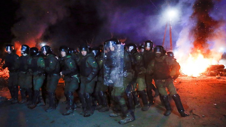 Protesters defy lockdown as coronavirus threatens Ukraine-Russia peace push 1