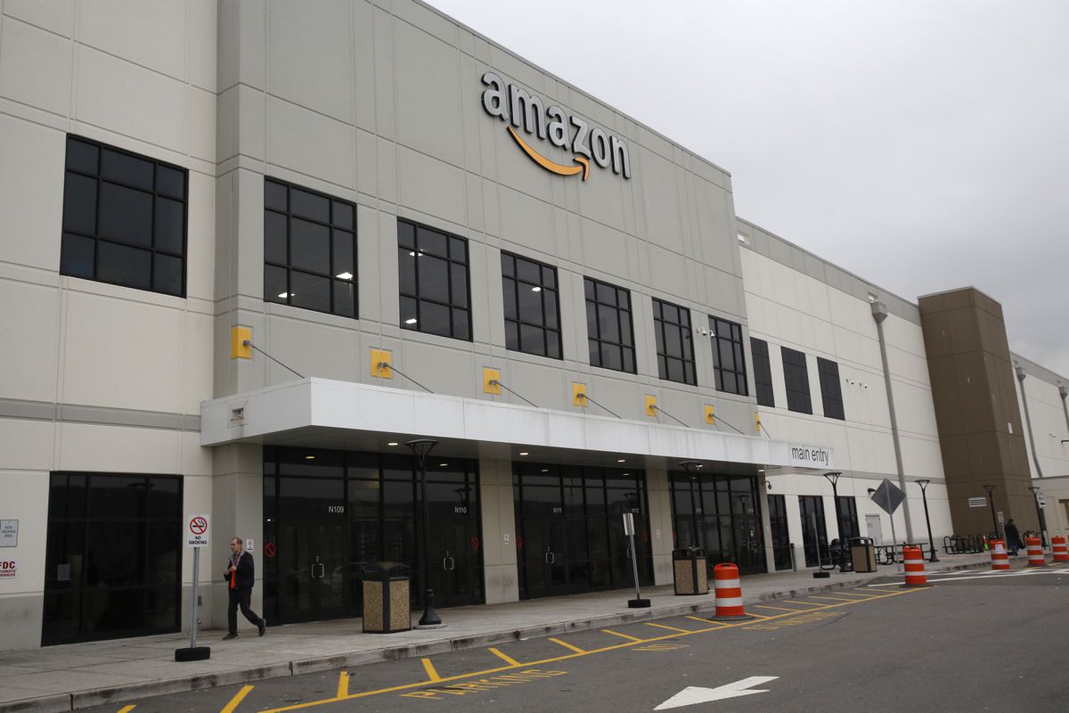 Amazon workers on Staten Island poised to walk out over coronavirus concerns 1