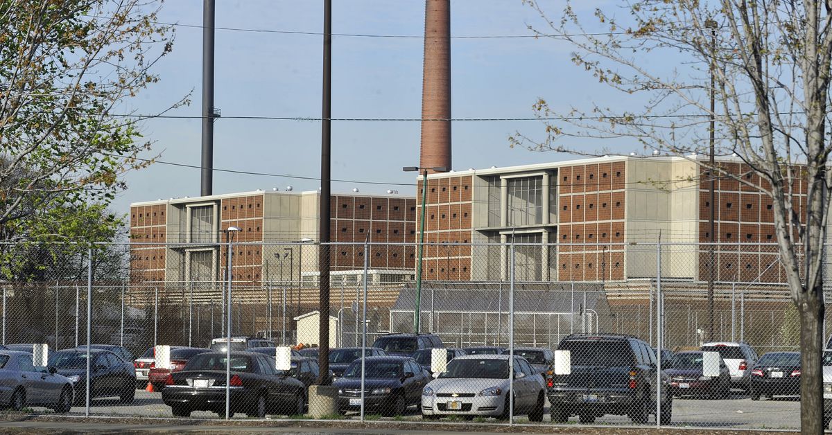 Officer at Cook County Jail tests positive for coronavirus 1