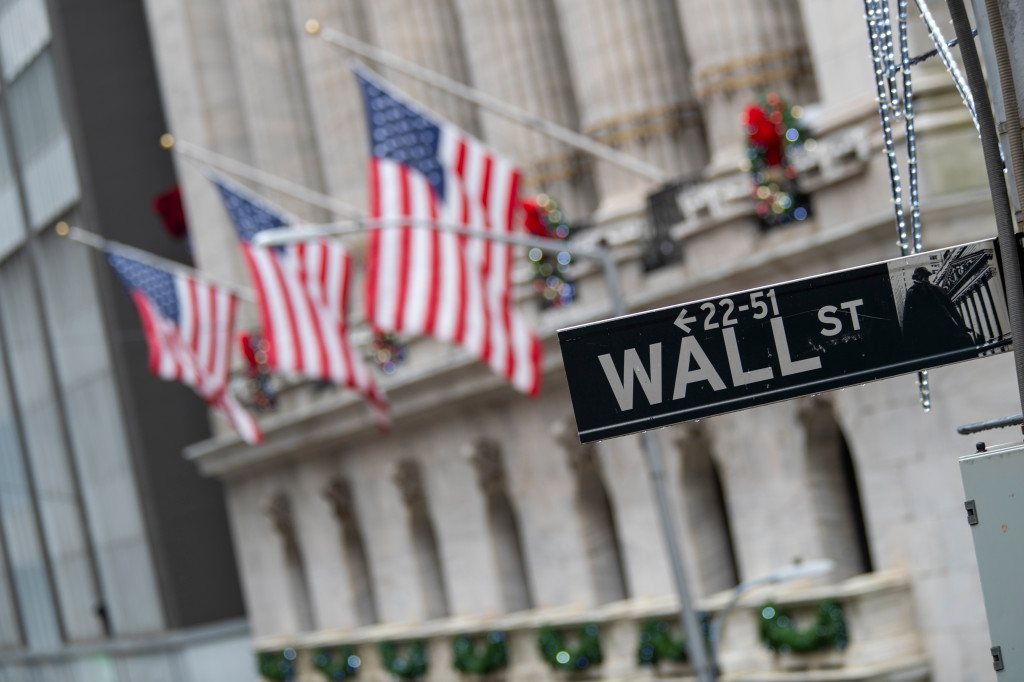 Coronavirus: Apple, Tesla among stocks swooning as new
COVID-19 cases spike 1