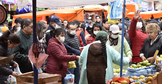 Video: Shopkeepers in Bolivia Violating Quarantine Attack Journalists 1