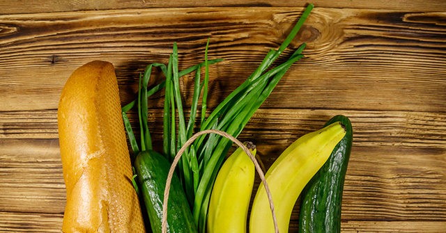 Student Delivers Groceries to the Elderly for Free During Coronavirus 1 Student Delivers Groceries to the Elderly for Free During Coronavirus 1
