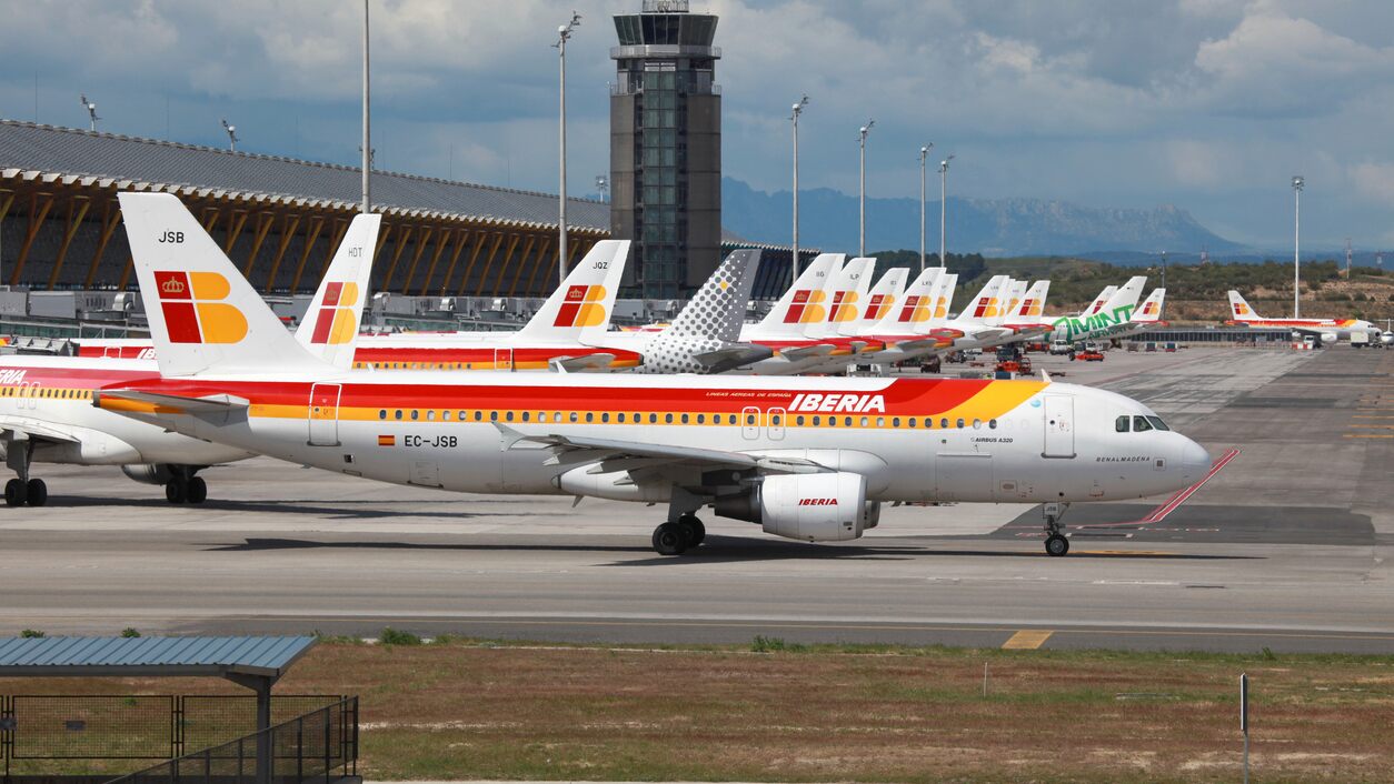 Ecuador officials physically block airport's runway to prevent plane from landing amid coronavirus outbreak 1
