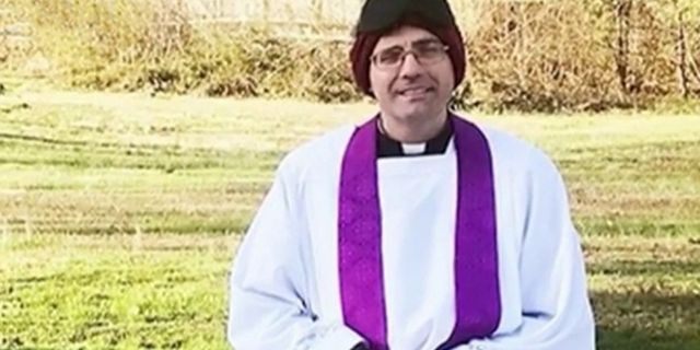 Priest offers drive-thru confessionals amid coronavirus pandemic: 'People are so grateful' 1