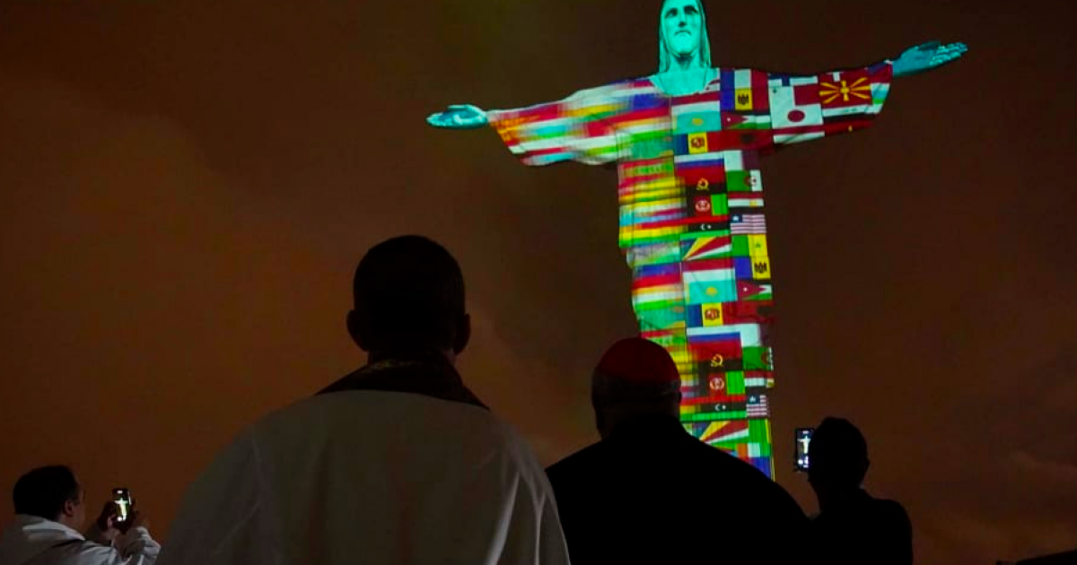 Brazilian ‘Christ the Redeemer’ Statue Illuminated With Flags of Nations Fighting Coronavirus 1