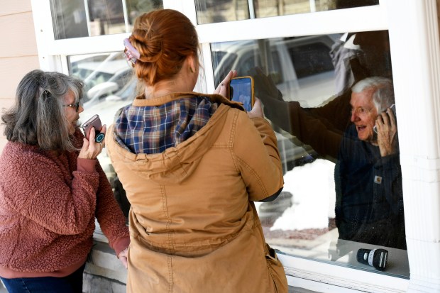 Denver family gives their grandpa hugs and kisses through the window of his memory care facility amid coronavirus pandemic 1