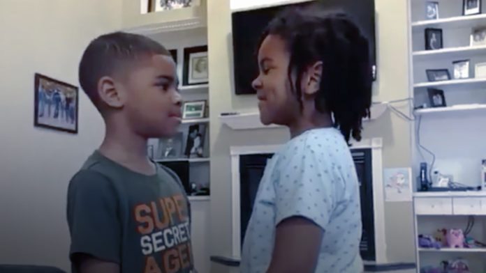 Girl Teaches Brother Bible Verse to Calm his Fear of Coronavirus; Rev. Graham Commends Mom 1