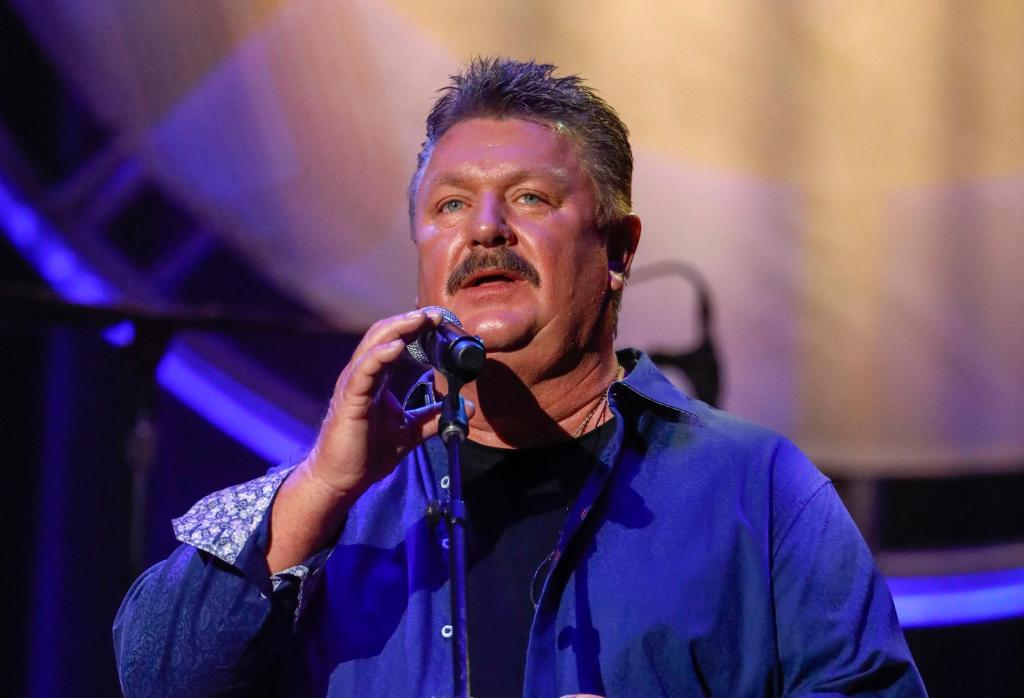 Stars react to Joe Diffie death from COVID-19: “Another great legend’s voice has gone silent 1