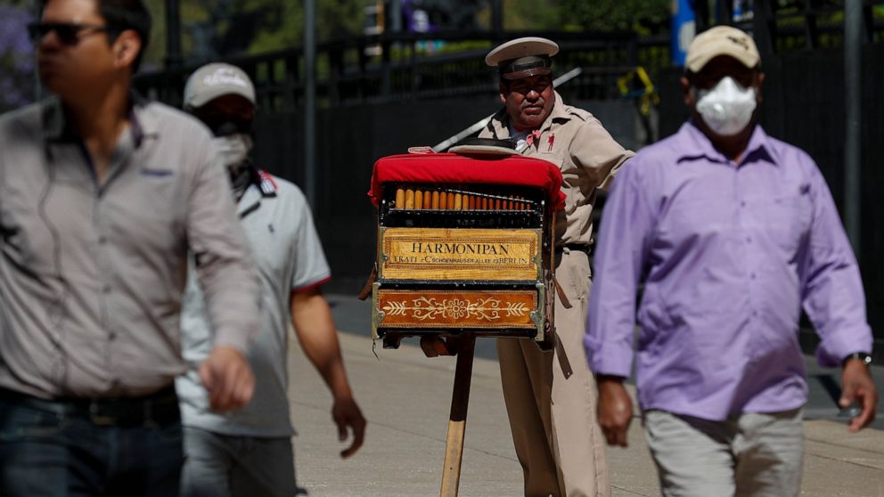 Mexican governor says poor are 'immune' to coronavirus 1