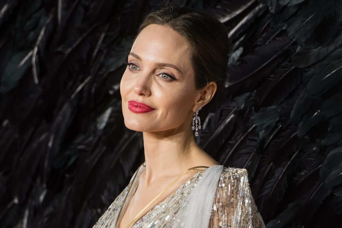 Angelina Jolie donates $1M to fight child hunger amid coronavirus 1 Angelina Jolie donates $1M to fight child hunger amid coronavirus 1
