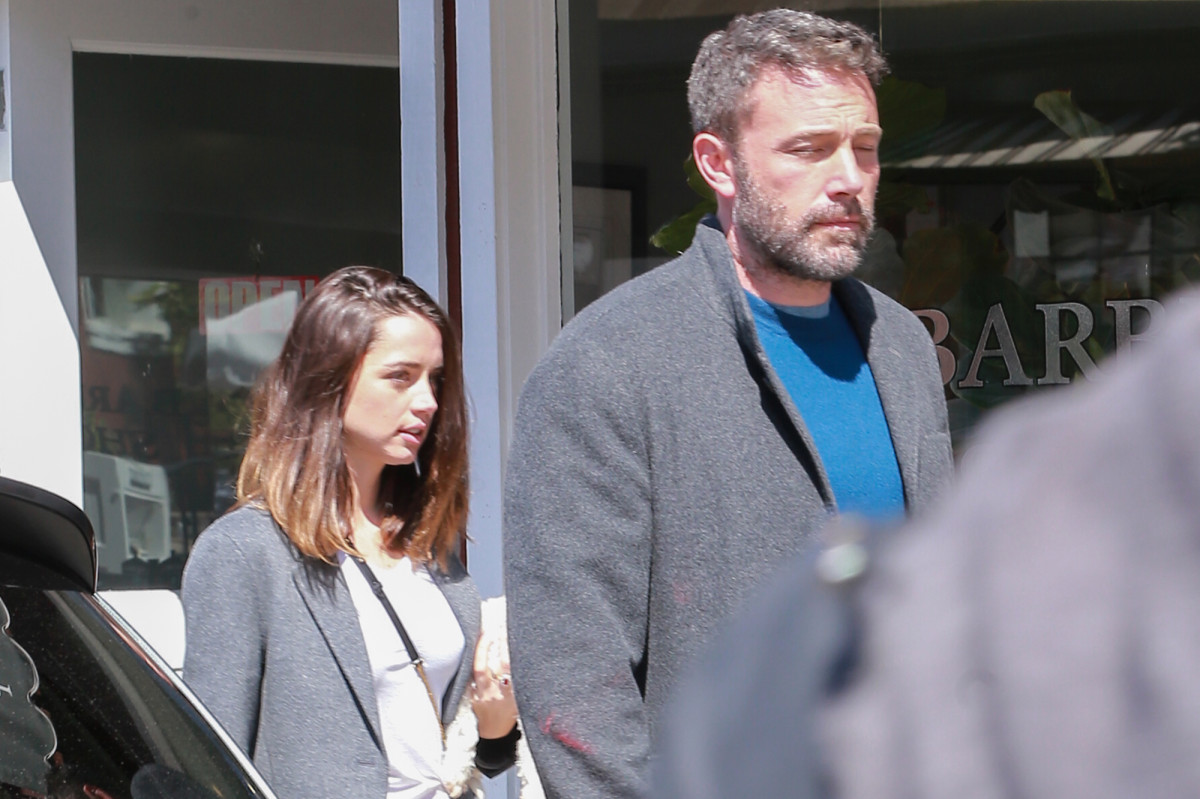 Ben Affleck and Ana de Armas go for coffee after tropical vacation 1