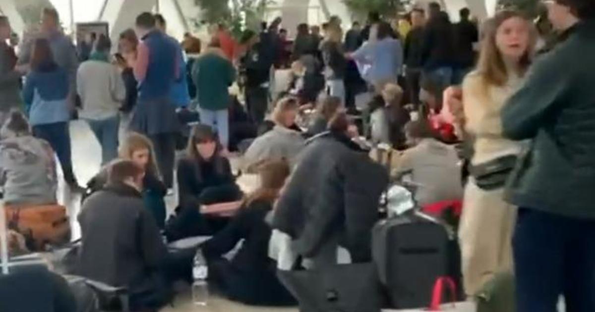 Americans stranded abroad amid coronavirus pandemic 1
