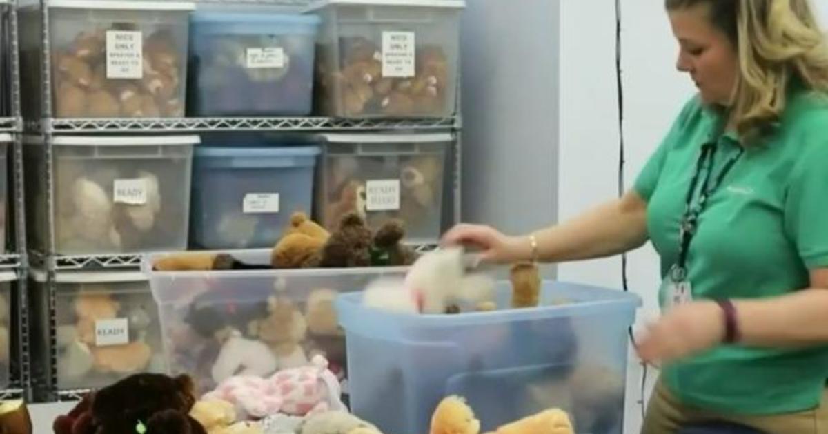 Volunteer at Dallas children's hospital continues service despite coronavirus risk 1