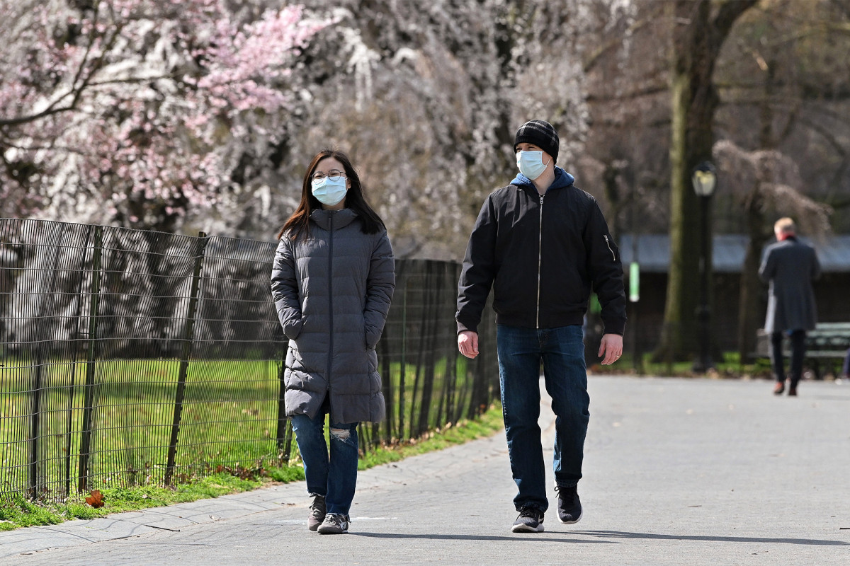 Cuomo gives city 24 hours to address crowding in parks amid coronavirus 1