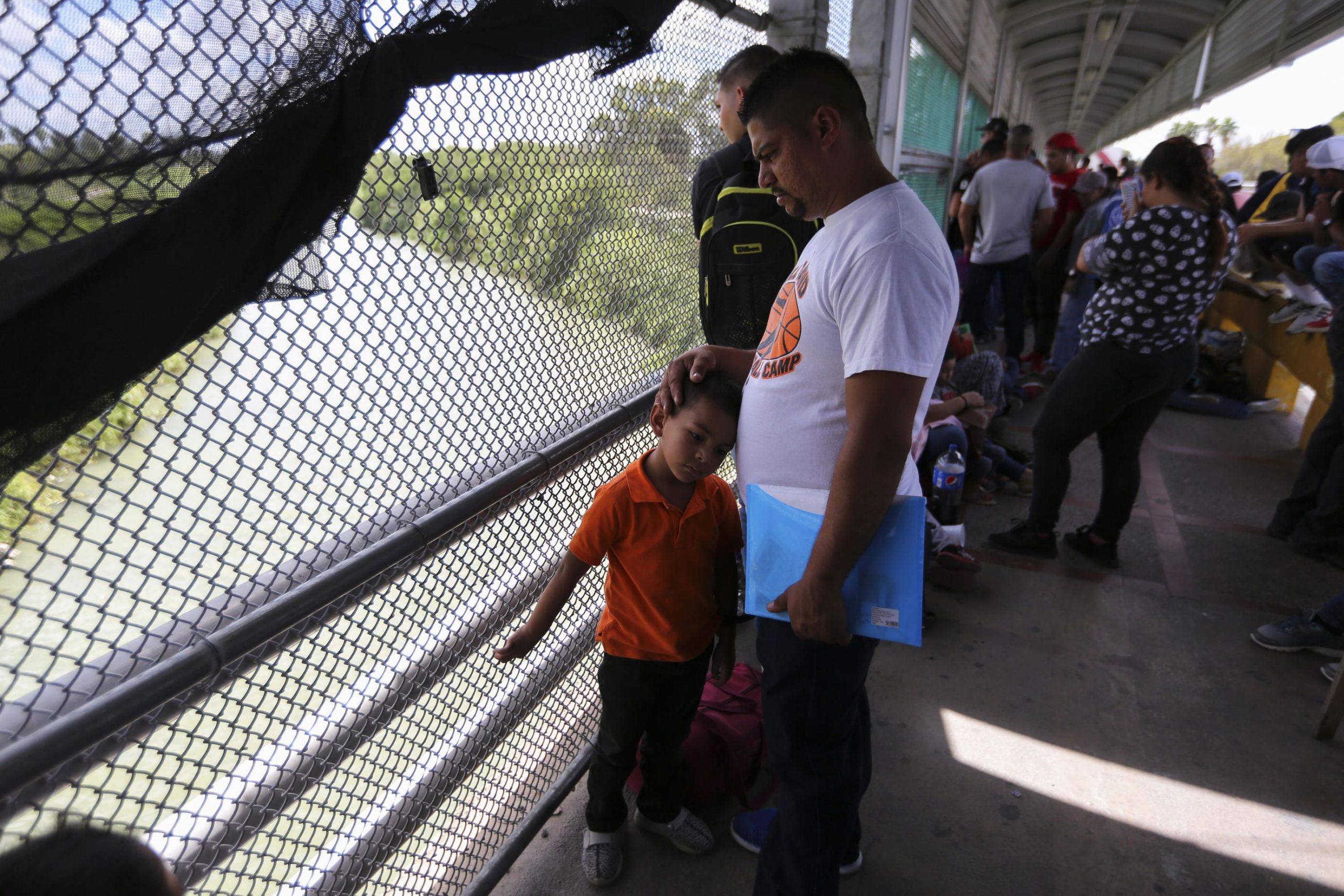 U.S. to rapidly turn away border-crossing migrants over coronavirus 1