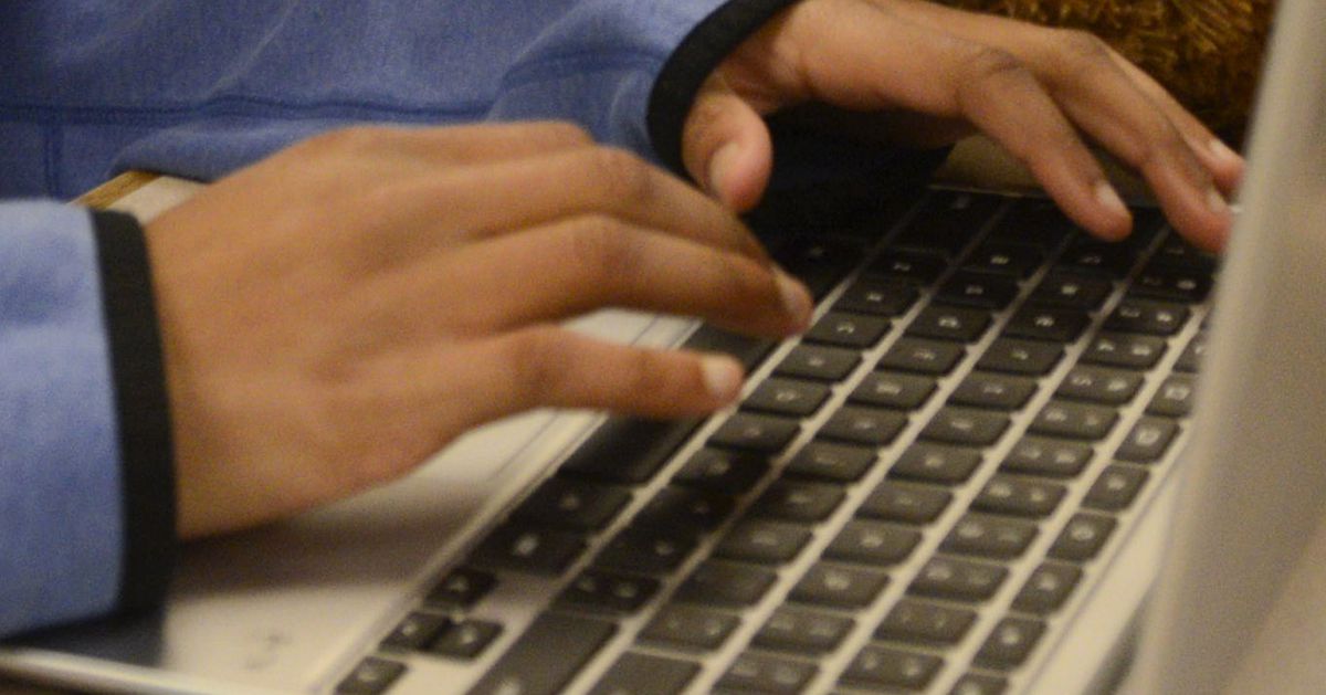 CPS to buy new computers for students to use at home, ramp up e-learning during coronavirus shutdown 1