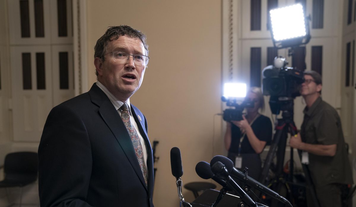 Lawmakers racing back to D.C. to vote on $2.2T coronavirus rescue plan after lone Republican objects 1