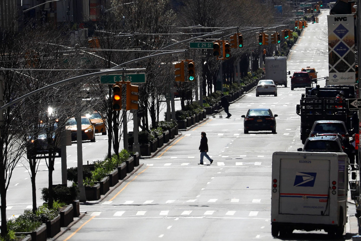 City opening streets for pedestrians in bid to ease park crowds during coronavirus crisis 1