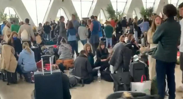 Americans stranded abroad amid coronavirus pandemic 1