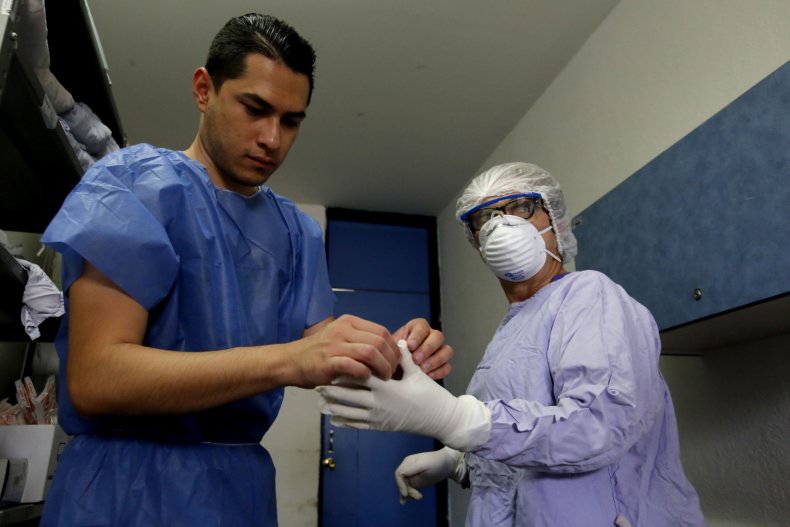 Mexico City Coronavirus Test Lab Draws Line-Ups as Government Urges Citizens to Continue Life as Normal 1