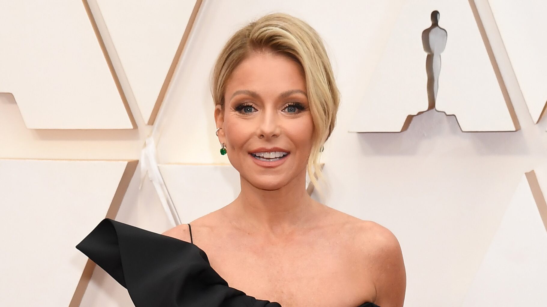 Kelly Ripa shares 'It's OK/It's Not Ok' list to advise followers during coronavirus outbreak 1
