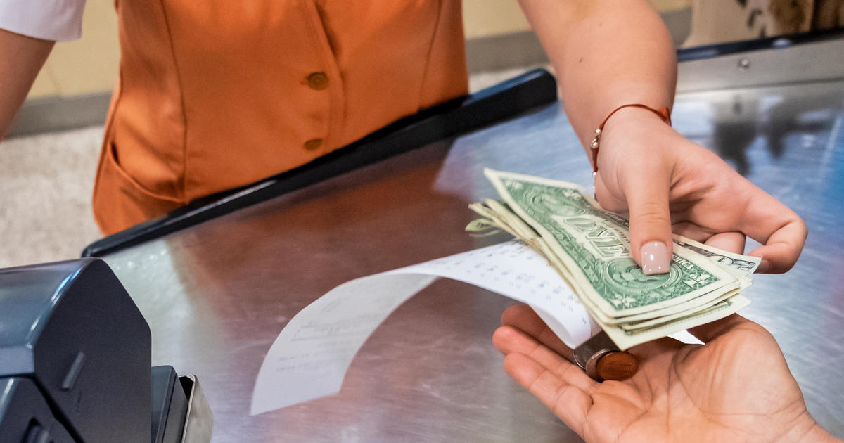 Paper money shunned for fear of coronavirus 1