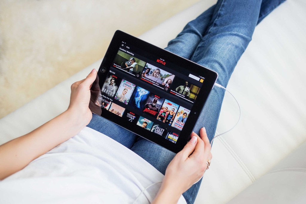 Netflix urged to slow streaming to prevent breaking the internet 1