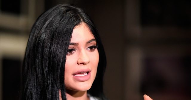 'I Listened to the Surgeon General': Kylie Jenner Warns Millennials to Stay Inside to Fight Coronavirus 1