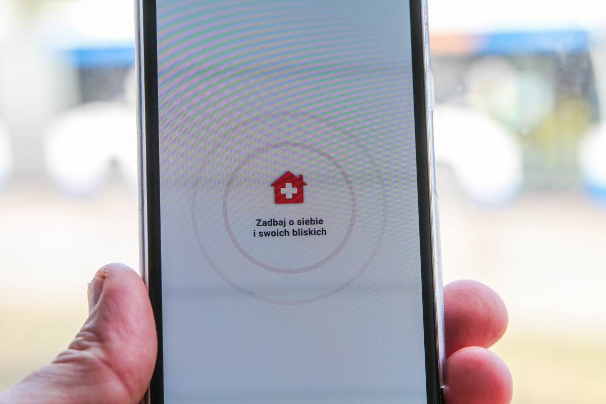Polish residents can send government selfies to prove quarantine compliance 1