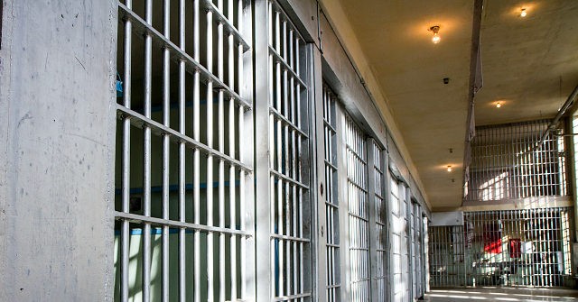 Report: White House Seeks to Free Elderly Felons in Coronavirus Crisis 1