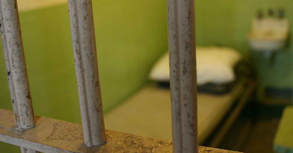 Illinois prisons halt admissions from county jails to slow spread of coronavirus 1
