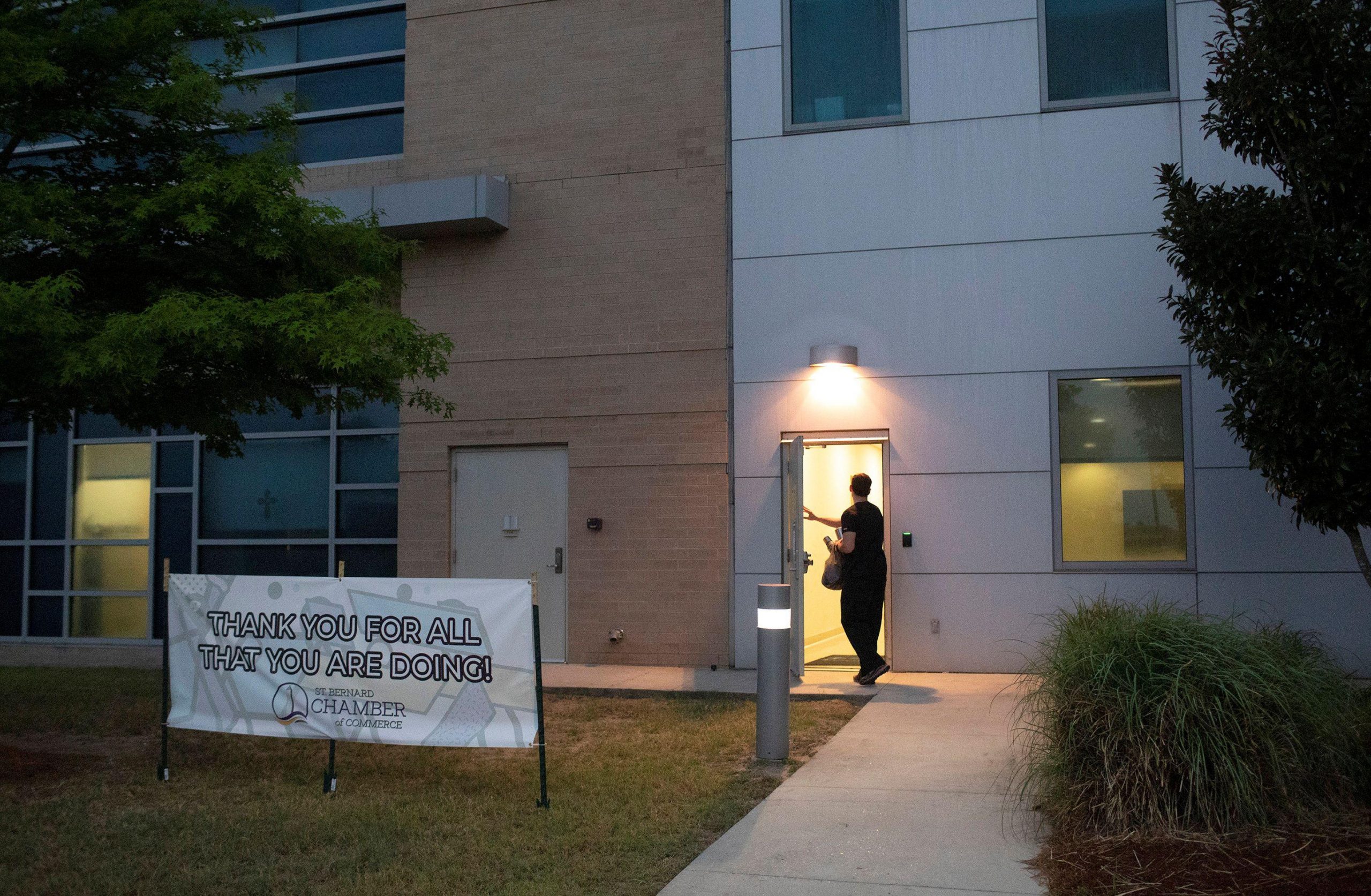 Deaths, intubations swamp New Orleans doctors in coronavirus surge 1