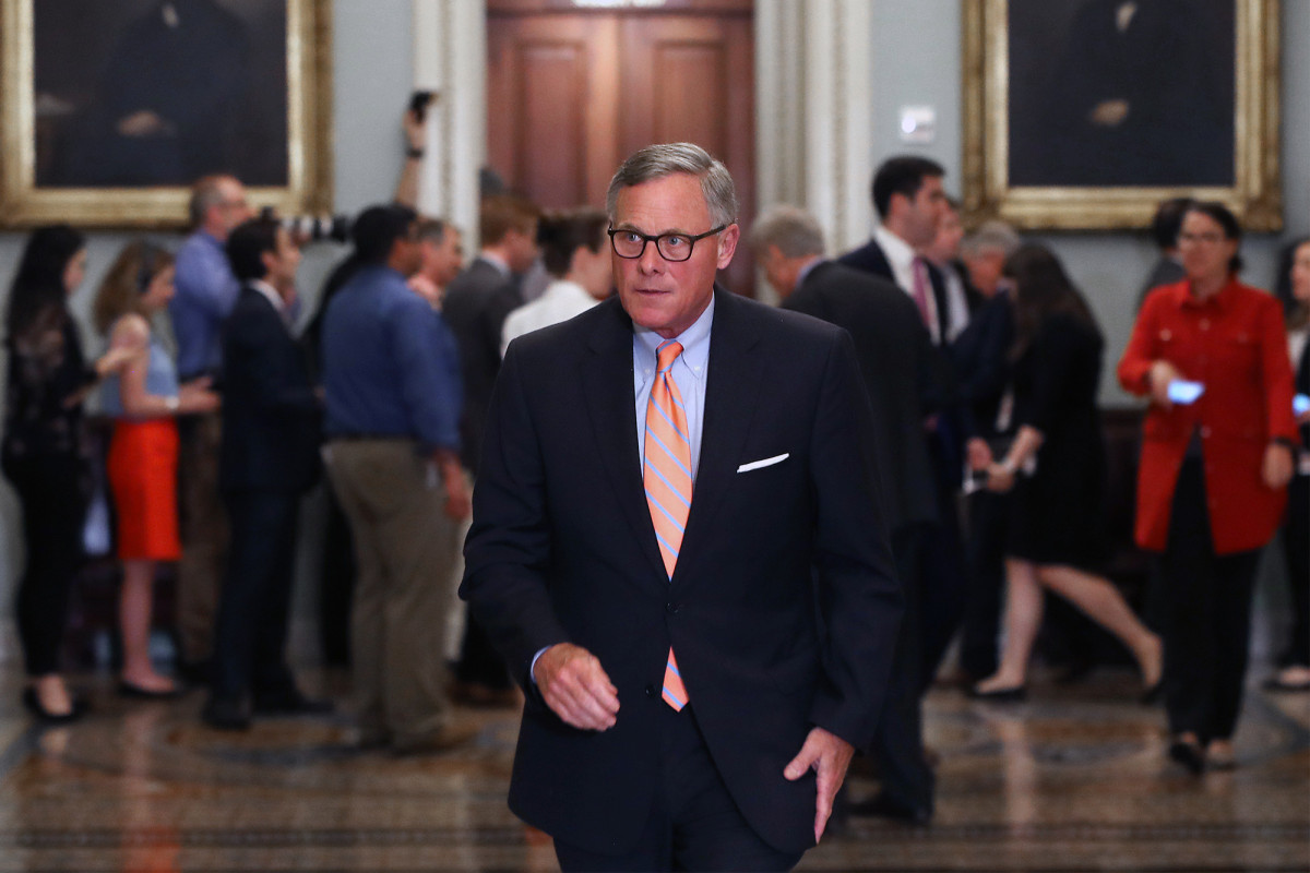 DOJ probes Sen. Burr’s stock trades ahead of coronavirus market crash: report 1