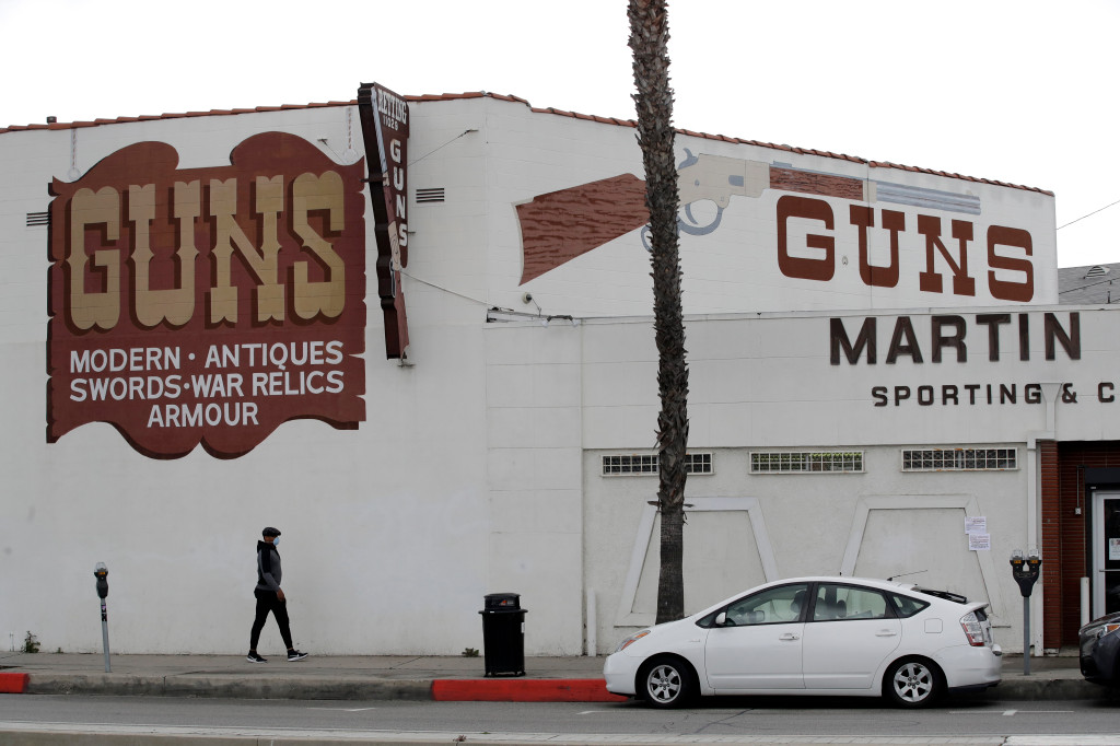 Coronavirus: LA Sheriff orders gun stores to close 1