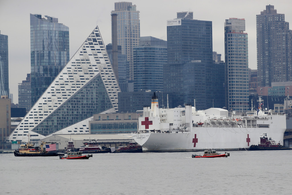 Coronavirus: Navy hospital ship arrives to back up NYC facilities 1