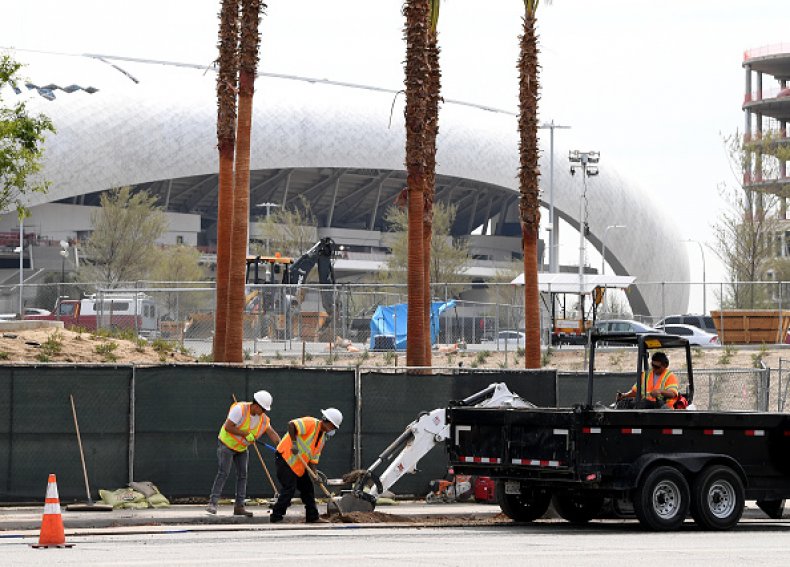 3,000 'Essential' Construction Workers for Los Angeles NFL Stadium Continue Despite Positive Coronavirus Case 1