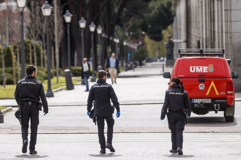 Seven Police Officers Placed Under Quarantine After Woman With Coronavirus Spits at Them While Being Arrested in Spain 1