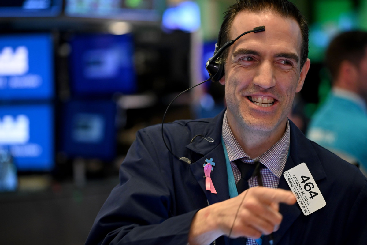 Dow jumps 347 points, continuing Wall Street’s coronavirus recovery 1