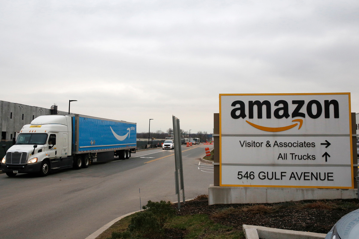 Amazon worker in Staten Island warehouse tests positive for coronavirus 1