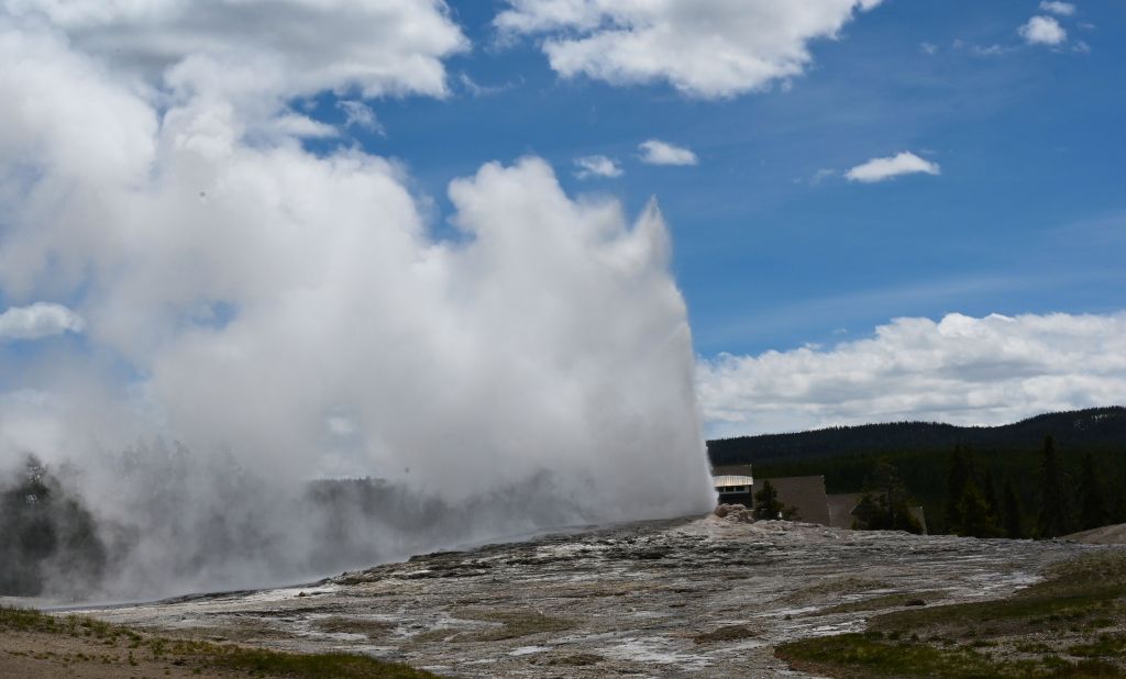Coronavirus: Grand Teton, Yellowstone parks to close immediately 1