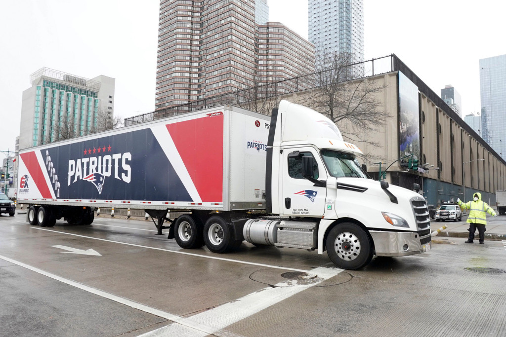 Jets superfan Fireman Ed praises Patriots for coronavirus face mask delivery 1
